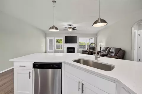 Kitchen - 31327 E 64th St S, Broken Arrow, OK 74014 photo 4 of 6