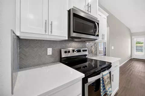 Kitchen - 31327 E 64th St S, Broken Arrow, OK 74014 photo 3 of 6