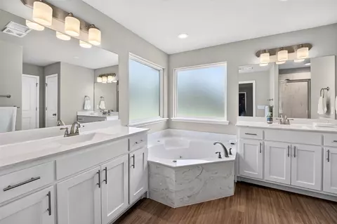 Bath - 31327 E 64th St S, Broken Arrow, OK 74014 photo 2 of 5