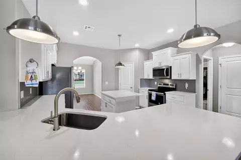 Kitchen - 31327 E 64th St S, Broken Arrow, OK 74014 photo 6 of 6