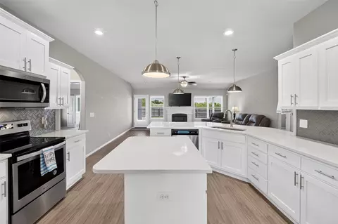 Kitchen - 31327 E 64th St S, Broken Arrow, OK 74014 photo 1 of 6