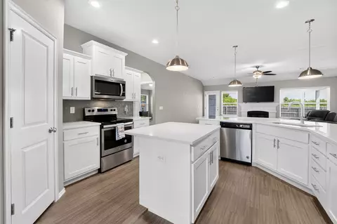 Kitchen - 31327 E 64th St S, Broken Arrow, OK 74014 photo 2 of 6