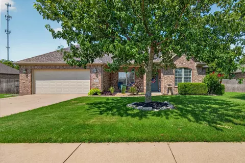 2611 Churchill Dr, Bartlesville, OK 74006