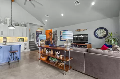Living - 905 N E St, Eufaula, OK 74432 photo 4 of 4