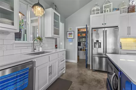 Kitchen - 905 N E St, Eufaula, OK 74432 photo 5 of 6