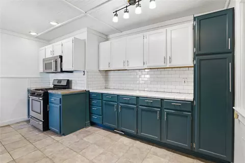 Kitchen - 2124 E 19th St, Tulsa, OK 74104 photo 4 of 5