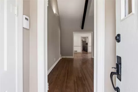 Entry Way - 2124 E 19th St, Tulsa, OK 74104 photo 1 of 2