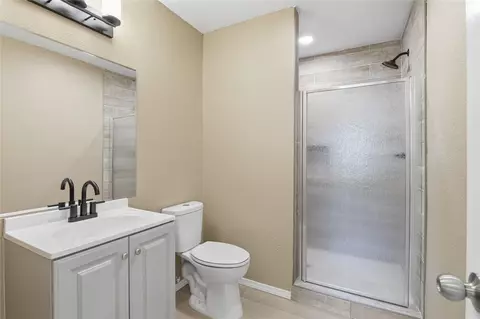 Bath - 2124 E 19th St, Tulsa, OK 74104 photo 1 of 3