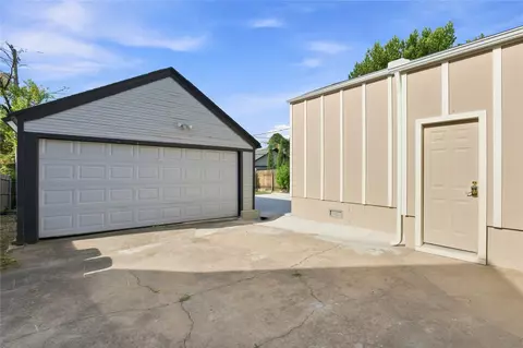 Exterior - 2124 E 19th St, Tulsa, OK 74104 photo 4 of 8