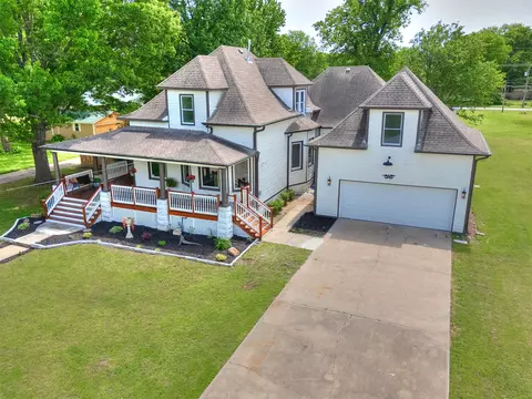 Exterior - 908 SE 3rd St, Wagoner, OK 74477 photo 9 of 11