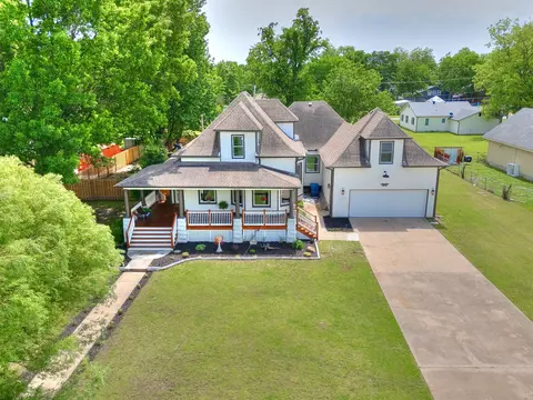 View/Area - 908 SE 3rd St, Wagoner, OK 74477 photo 2 of 2