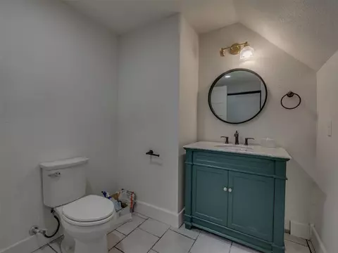 Bath - 908 SE 3rd St, Wagoner, OK 74477 photo 8 of 9