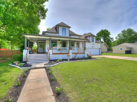 Exterior - 908 SE 3rd St, Wagoner, OK 74477 photo 2 of 11