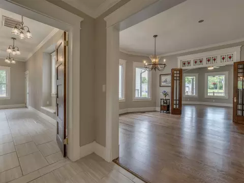 Entry Way - 908 SE 3rd St, Wagoner, OK 74477 photo 4 of 5