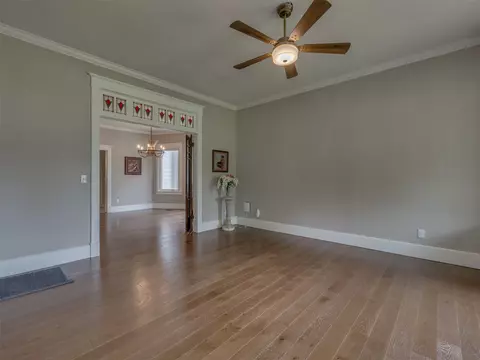 Living - 908 SE 3rd St, Wagoner, OK 74477 photo 3 of 4