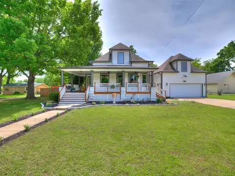 Exterior - 908 SE 3rd St, Wagoner, OK 74477 photo 3 of 11