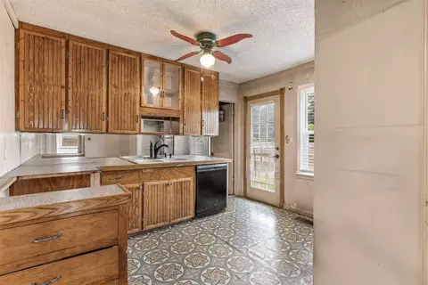Kitchen - 1349 E 42nd Pl, Tulsa, OK 74105 photo 1 of 4