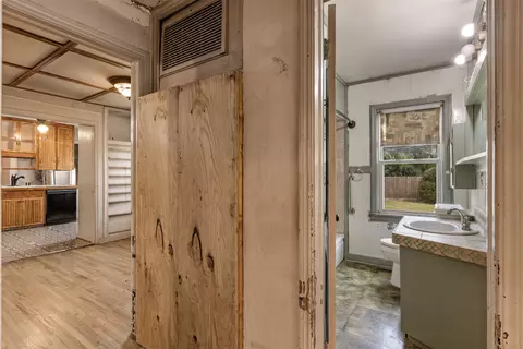 Entry Way - 1349 E 42nd Pl, Tulsa, OK 74105 photo 8 of 8
