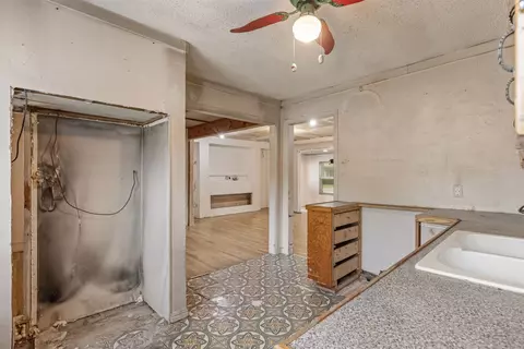 Entry Way - 1349 E 42nd Pl, Tulsa, OK 74105 photo 6 of 8