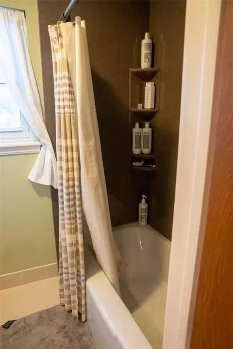 Bath - 7345 E 59th Pl, Tulsa, OK 74145 photo 2 of 5