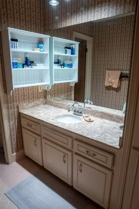 Bath - 7345 E 59th Pl, Tulsa, OK 74145 photo 4 of 5