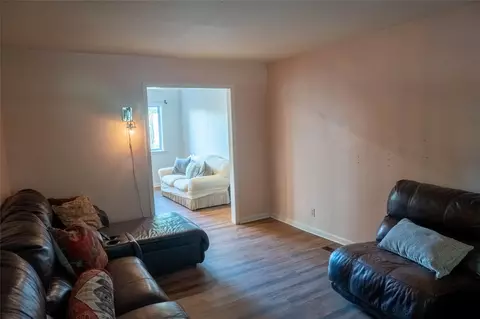 Living - 7345 E 59th Pl, Tulsa, OK 74145 photo 5 of 5