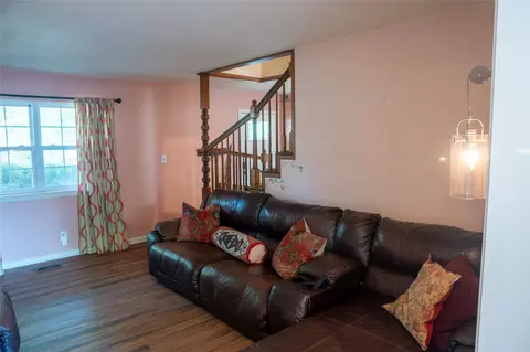 Living - 7345 E 59th Pl, Tulsa, OK 74145 photo 4 of 5