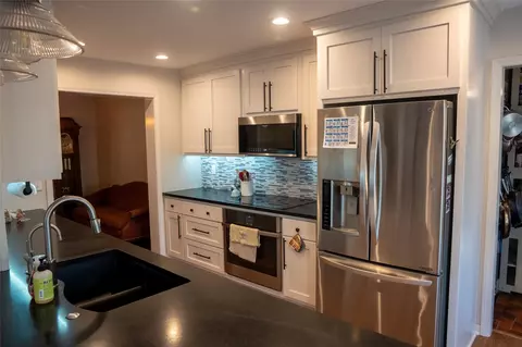 Kitchen - 7345 E 59th Pl, Tulsa, OK 74145 photo 2 of 2