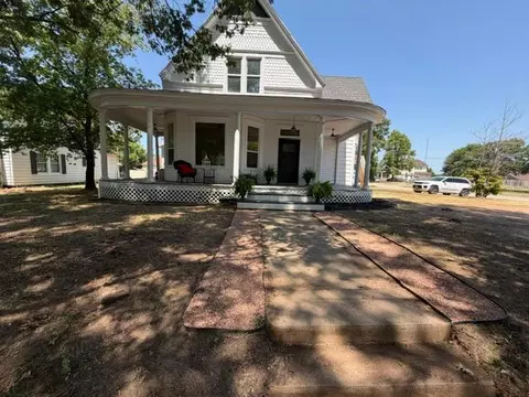 424 N Hinckley St, Holdenville, OK 74848