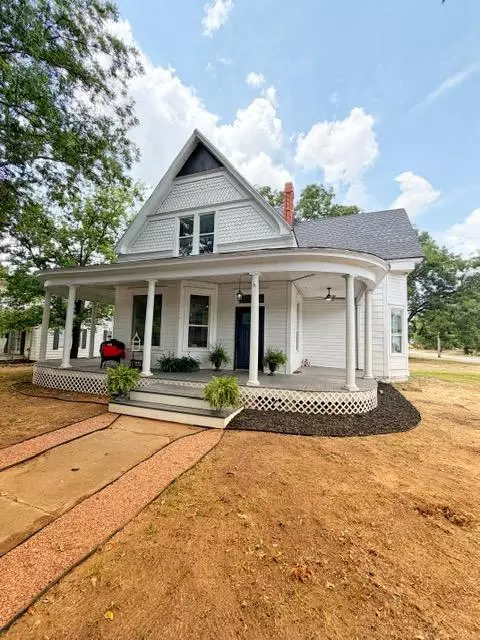 424 N Hinckley St, Holdenville, OK 74848
