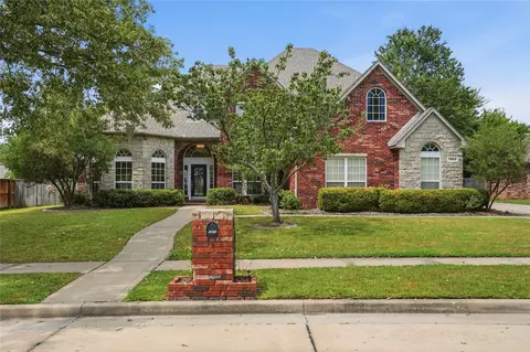 Exterior - 7804 E Dallas St, Broken Arrow, OK 74014 photo 2 of 13