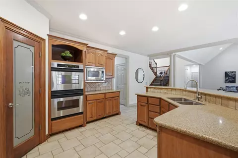Kitchen - 7804 E Dallas St, Broken Arrow, OK 74014 photo 4 of 6