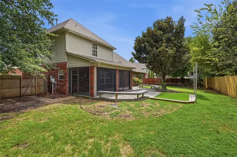 Exterior - 7804 E Dallas St, Broken Arrow, OK 74014 photo 10 of 13