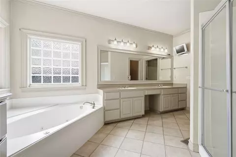 Bath - 7804 E Dallas St, Broken Arrow, OK 74014 photo 4 of 8