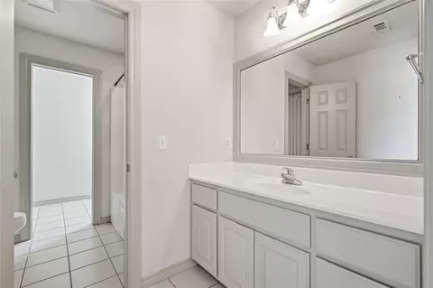 Bath - 7804 E Dallas St, Broken Arrow, OK 74014 photo 8 of 8
