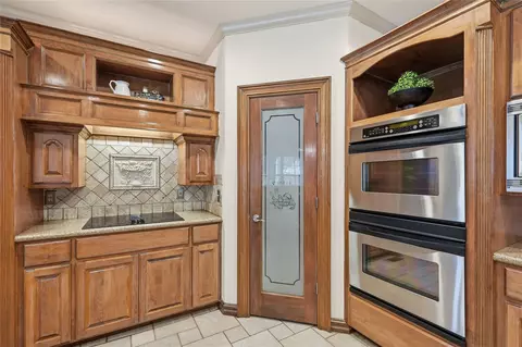 Kitchen - 7804 E Dallas St, Broken Arrow, OK 74014 photo 5 of 6