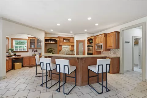 Kitchen - 7804 E Dallas St, Broken Arrow, OK 74014 photo 2 of 6
