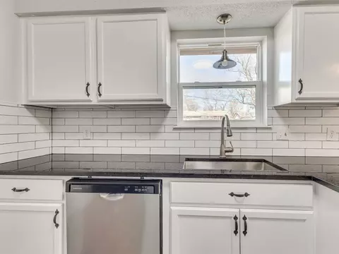 Kitchen - 16519 E 2nd St, Tulsa, OK 74108 photo 2 of 5