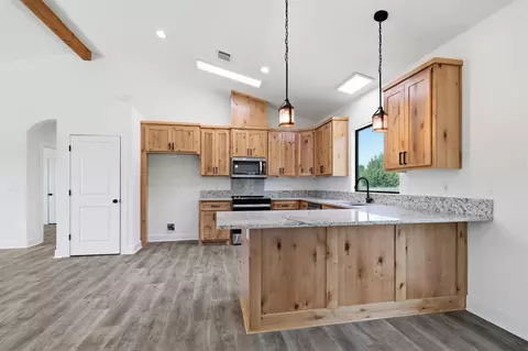 Kitchen - 63 Deerfield, Colbert, OK 74733 photo 1 of 2