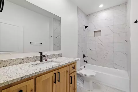 Bath - 63 Deerfield, Colbert, OK 74733 photo 2 of 2