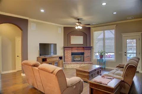 Living - 18318 E 50th St, Tulsa, OK 74134 photo 3 of 5