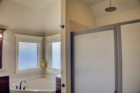 Bath - 18318 E 50th St, Tulsa, OK 74134 photo 4 of 7