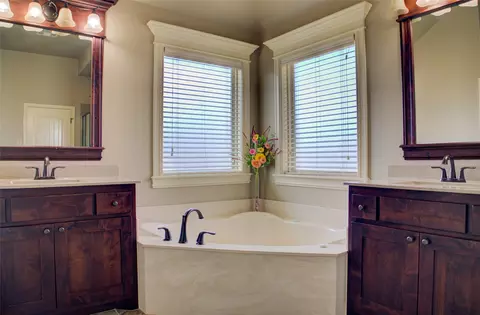 Bath - 18318 E 50th St, Tulsa, OK 74134 photo 1 of 7