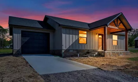 301 Swanson Rd, Mccurtain, OK 74944