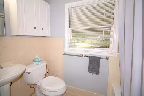 Bath - 6510 E 24th St S, Tulsa, OK 74129 photo 1 of 2