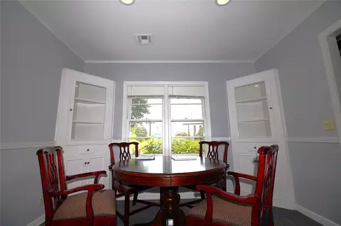 Dining - 6510 E 24th St S, Tulsa, OK 74129 photo 2 of 2