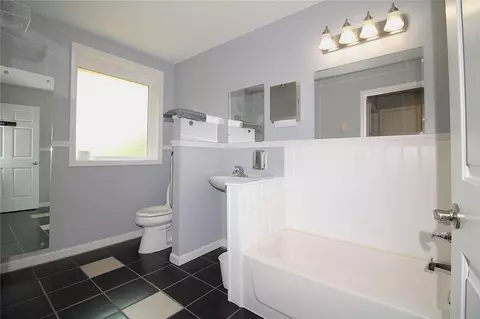 Bath - 6510 E 24th St S, Tulsa, OK 74129 photo 2 of 2