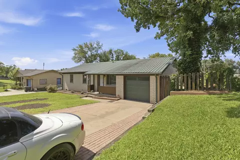 1112 Forest Dr, Sand Springs, OK 74063