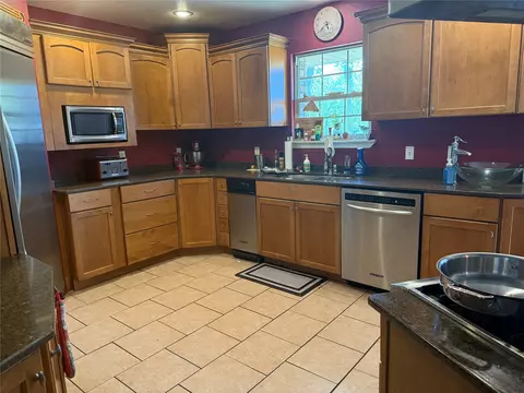 Kitchen - 19559 County Road 1533 Loop, Ada, OK 74820 photo 3 of 4