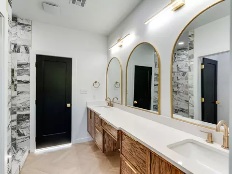 Bath - 17488 County Road 3540, Ada, OK 74820 photo 4 of 11